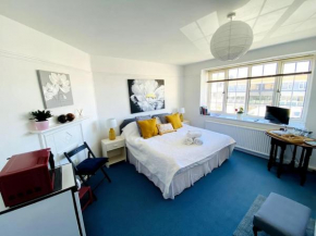 En-suite double bedroom close to sea
